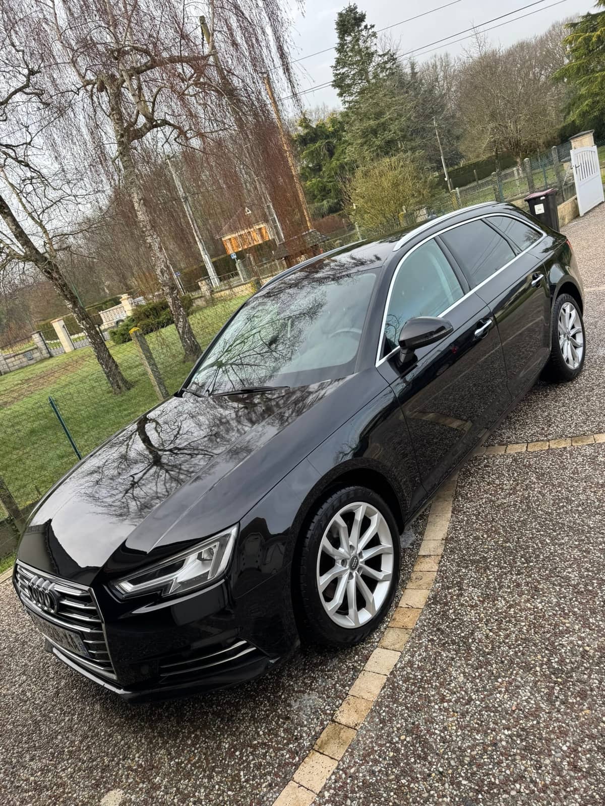 Audi A4 — lavage carrosserie · finition brillante, detailing King Kong Wash à Tours (37)
