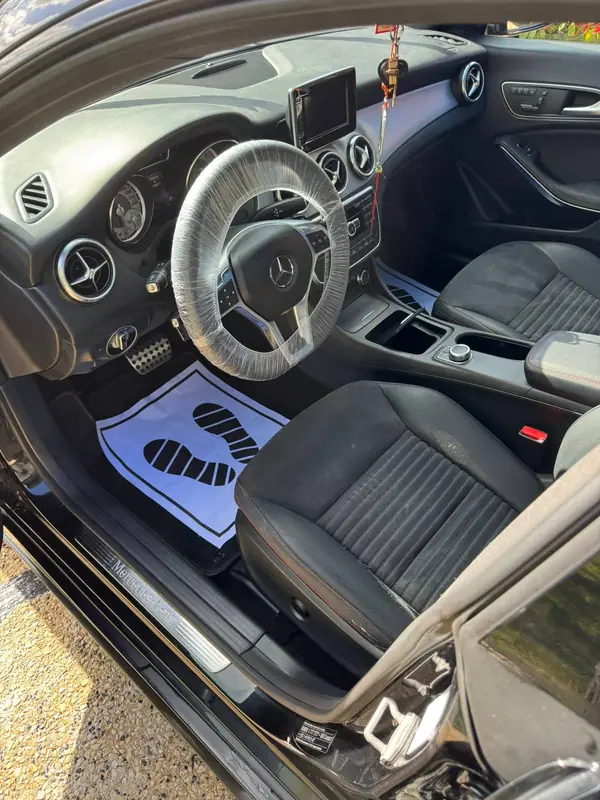 Habitacle de la Mercedes CLA 200 après nettoyage intérieur