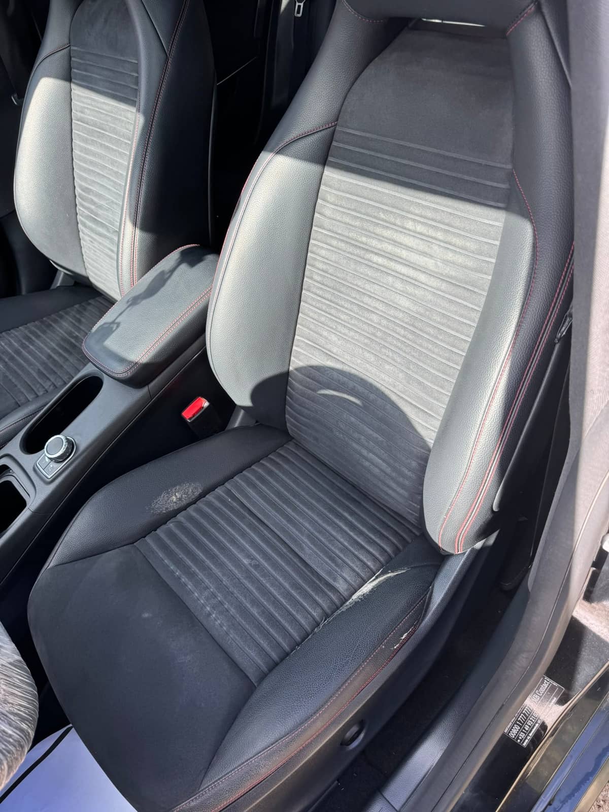 Mercedes-Benz CLA — habitacle — détergence complète et soin de l'habitacle, detailing King Kong Wash à Tours (37)