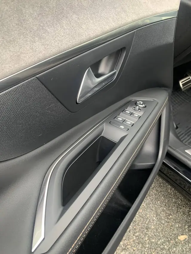 Peugeot 3008 traitée à Tours par King Kong Wash, intérieur remis à neuf