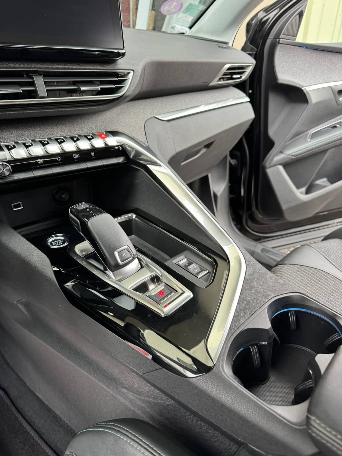 Peugeot 5008 — habitacle 7 places · console, sièges, coffre, detailing King Kong Wash à 37 & 41
